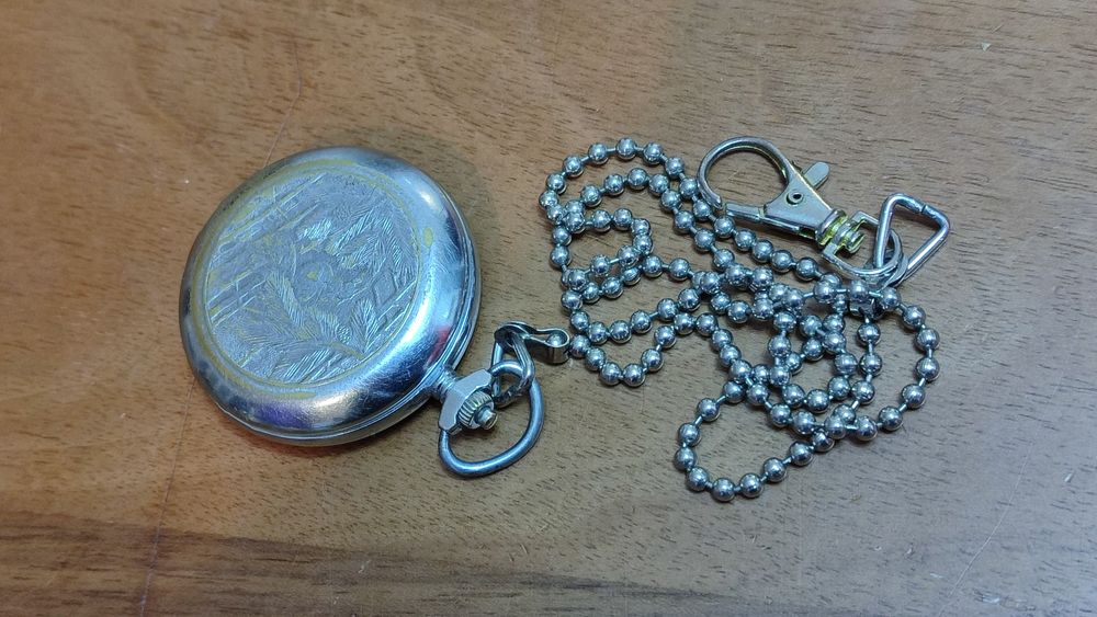 Стар джобен часовник Победа