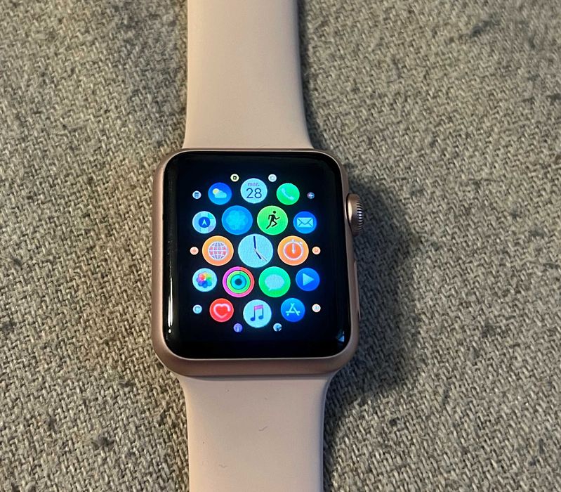 Apple Watch Series 1 38mm roz auriu cu bratara silicon si incarcator