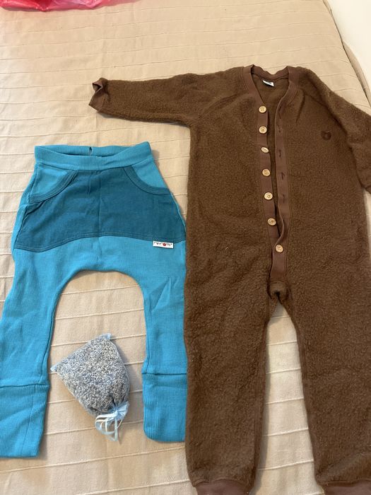 Set lana merinos: Pantaloni manymonths si salopeta fleece smafolk
