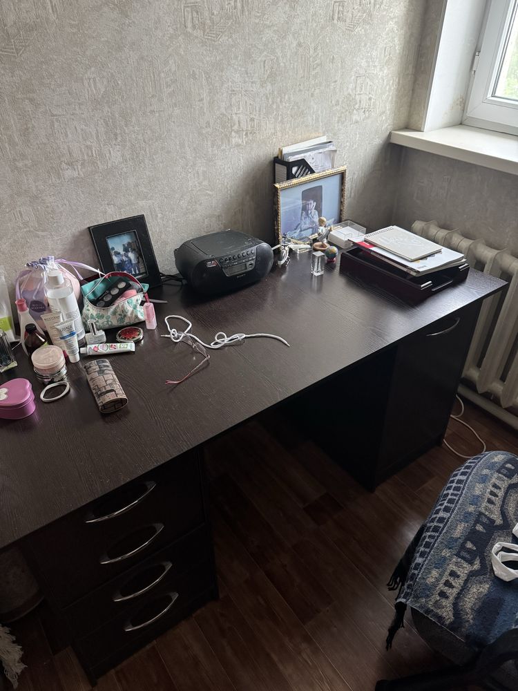 Стол с креслом новый