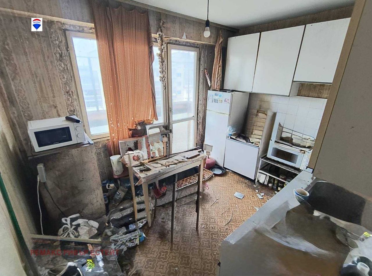 Продава се Тристаен апартамент в Русе, Дружба 3 - 78 кв.м за 1025 €/кв.м - Снимка #8