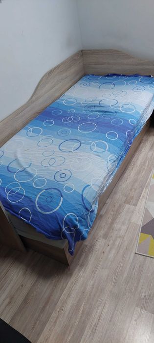 Легло с матрак в добро състояние