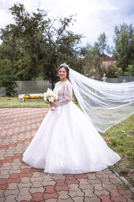 Vând rochie de mireasă