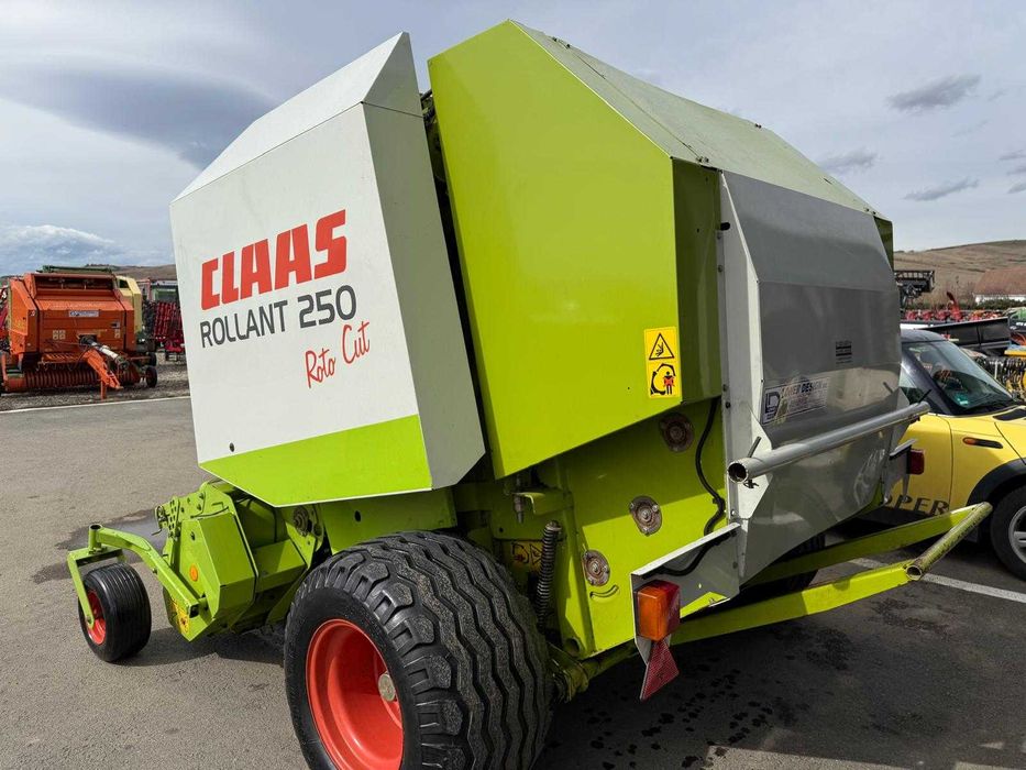 Presa baloti rotunzi marca Claas Rollant 250