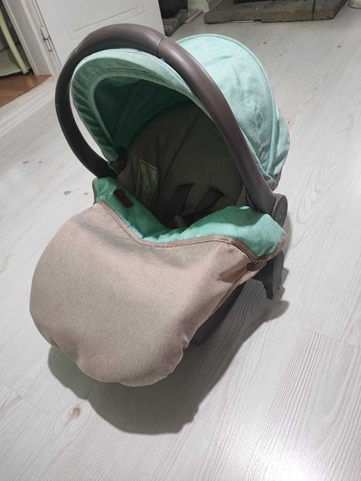 Продавам столче за кола (кошница) от 0 до 10 кг марка lorelli