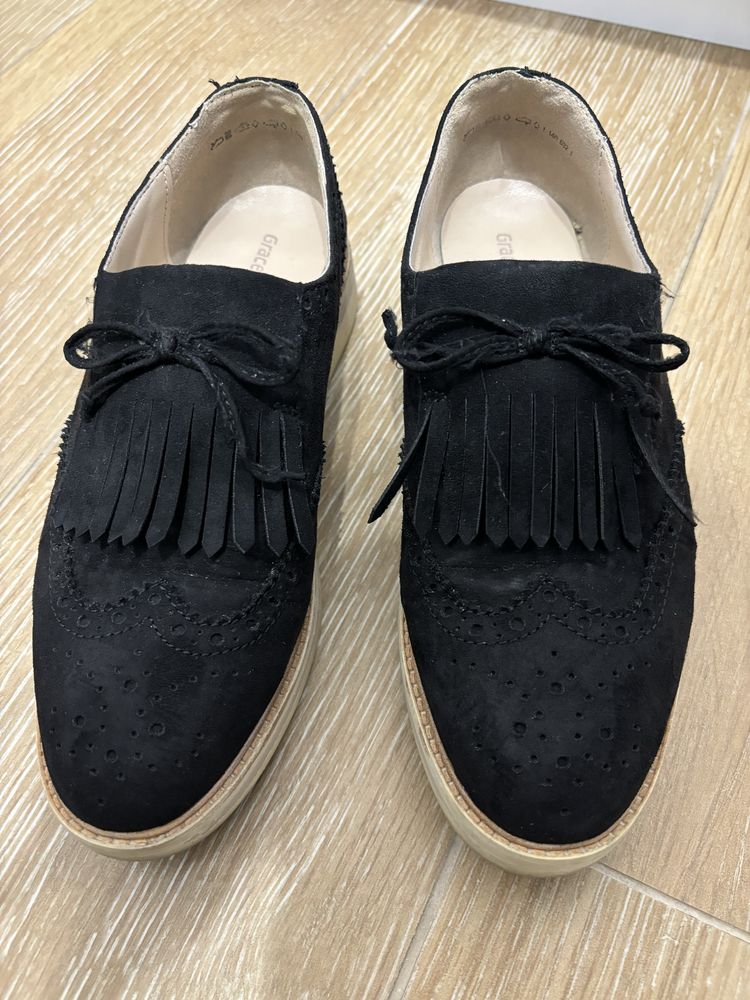 Pantofi stil mocasini