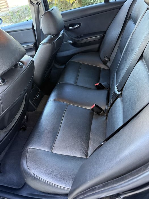 Vând BMW Seria 3 e90 Diesel/Xenon/Piele/Navi/PDC/Jante