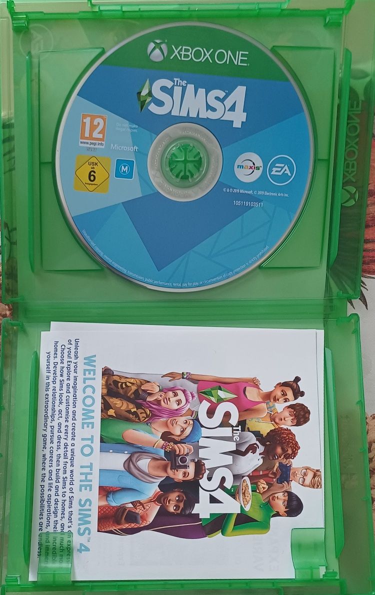 Vând The Sims 4 Xbox one