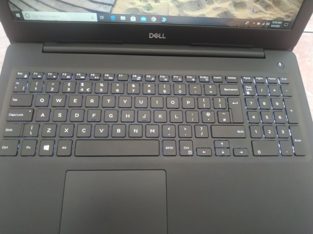 Laptop dell 3590,i5 a7a gen, 8gb ram, ssd 160gb,15,6 led