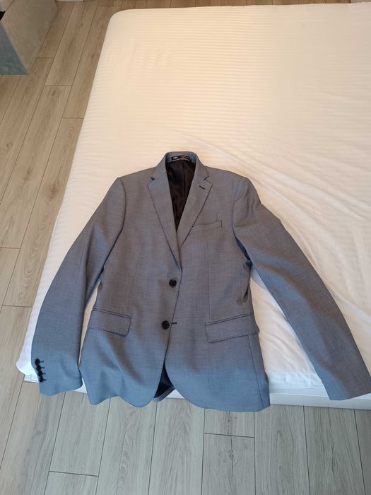 Vând costum bărbați Zara nou mărimea M