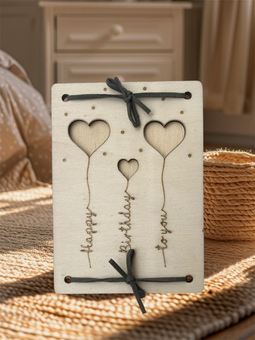 Felicitare din lemn gravată