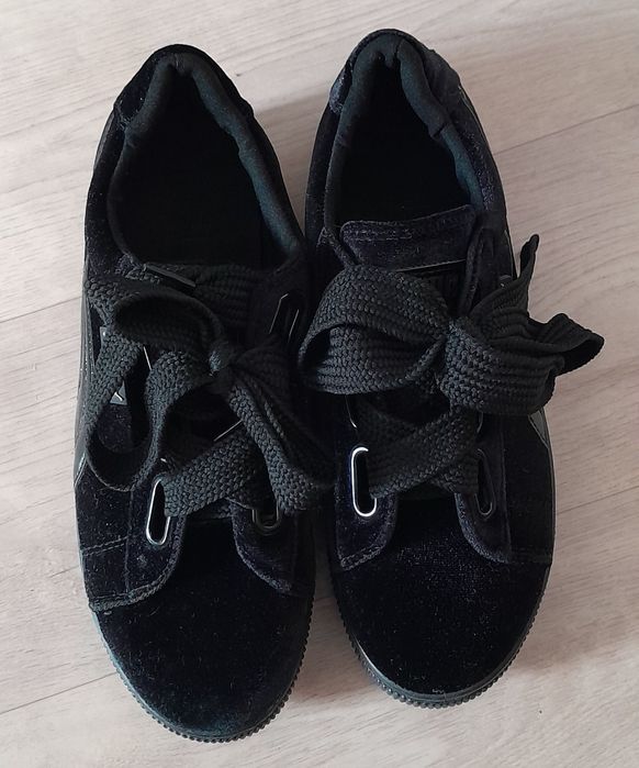 Женский кроссовка 2000 тг