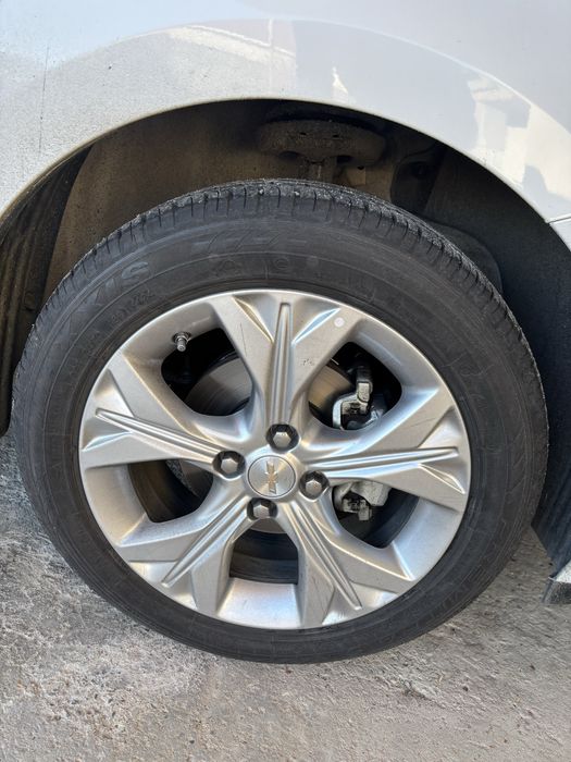 Onix родные литые диски R16 с новыми летними шинами 195/55 16 Maxxis