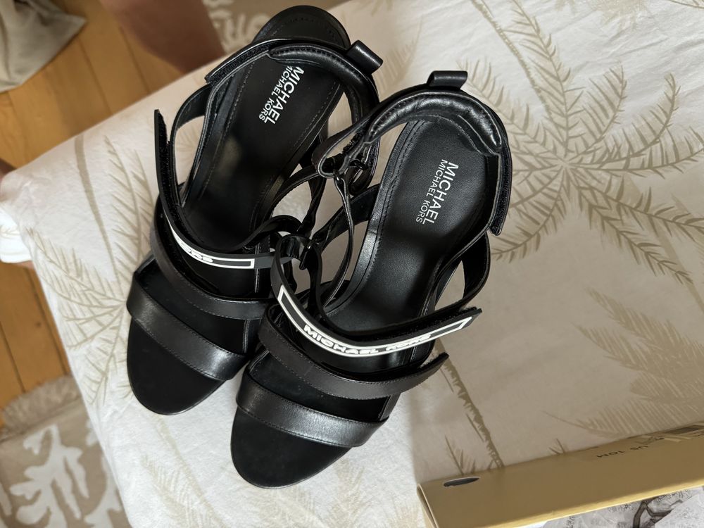 Michael kors обувки с ток