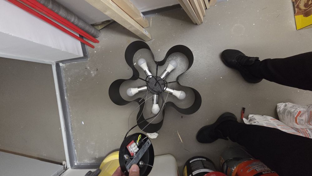 Lampa 5 becuri in forma de floare