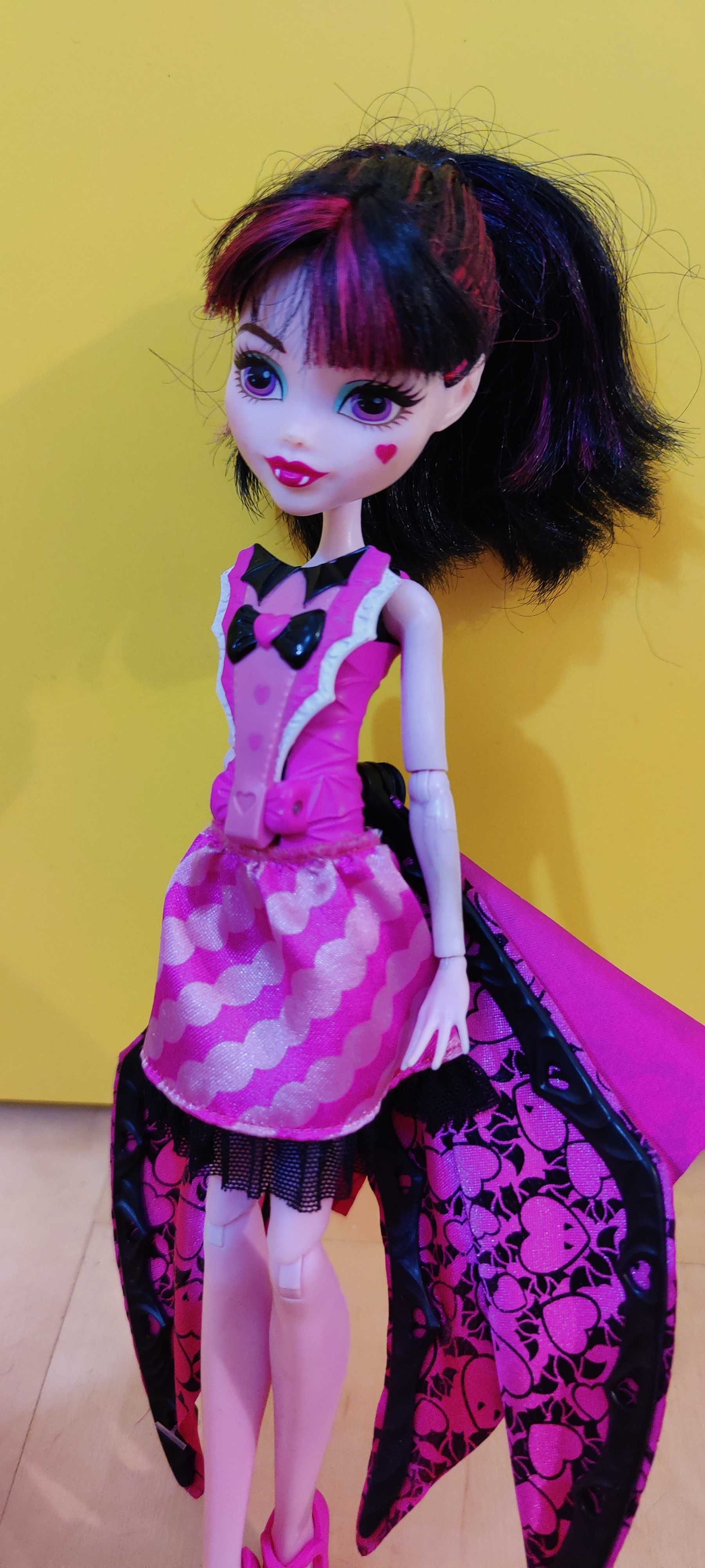 Vând păpușă Monster High în stare foarte bună