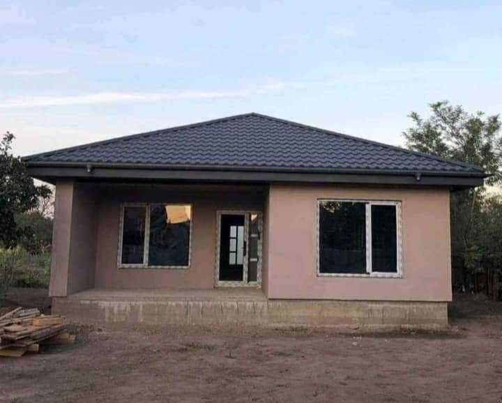 Casa, garaje auto, containere pe structura metalica si panou sandwich