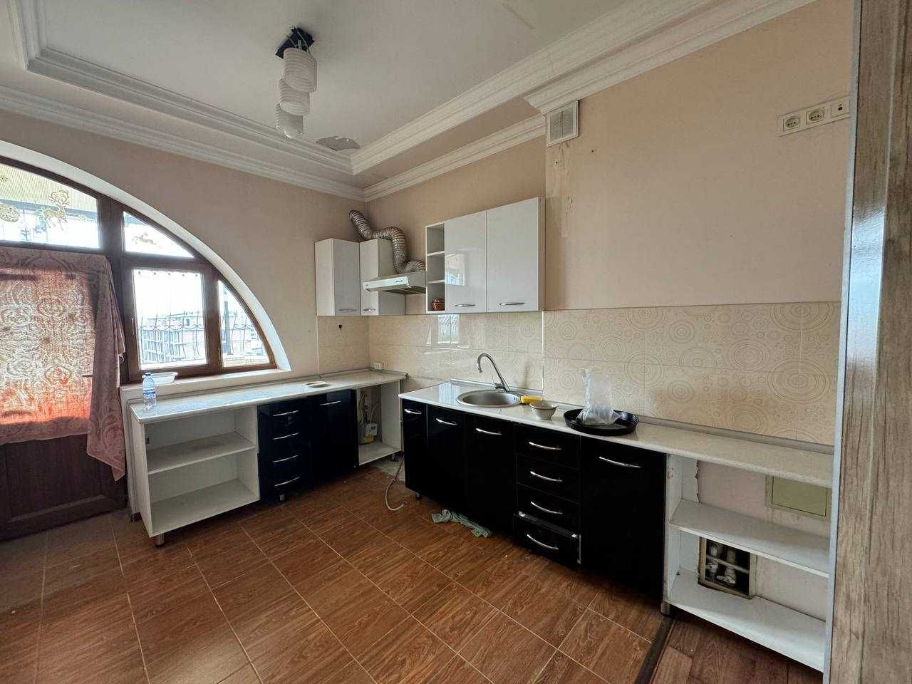 2-к. квартира 89 м², евроремонт, Акакаххара, вид на Шота Руставели!`