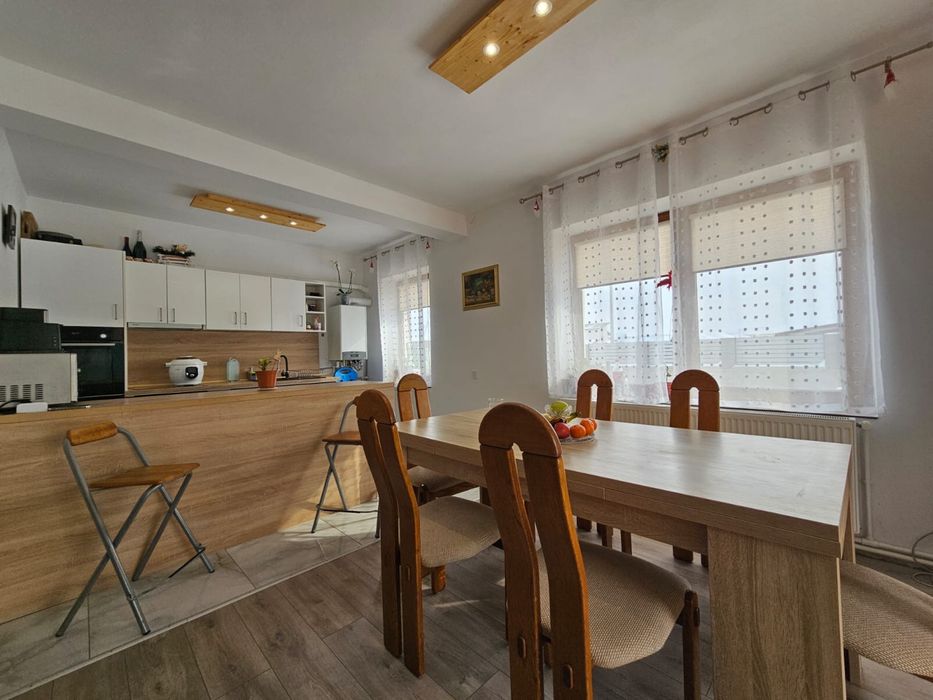 Casă de închiriat
