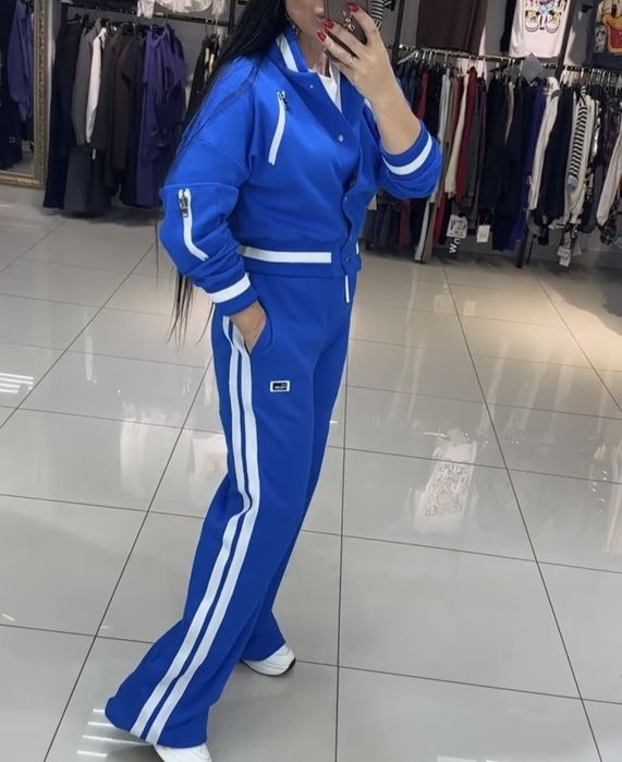 Продават  Дамски костюм