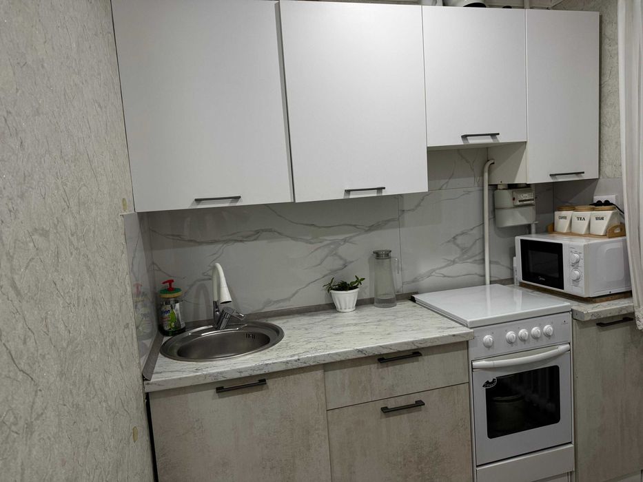 Продам кухонный гарнитур с газ плитой