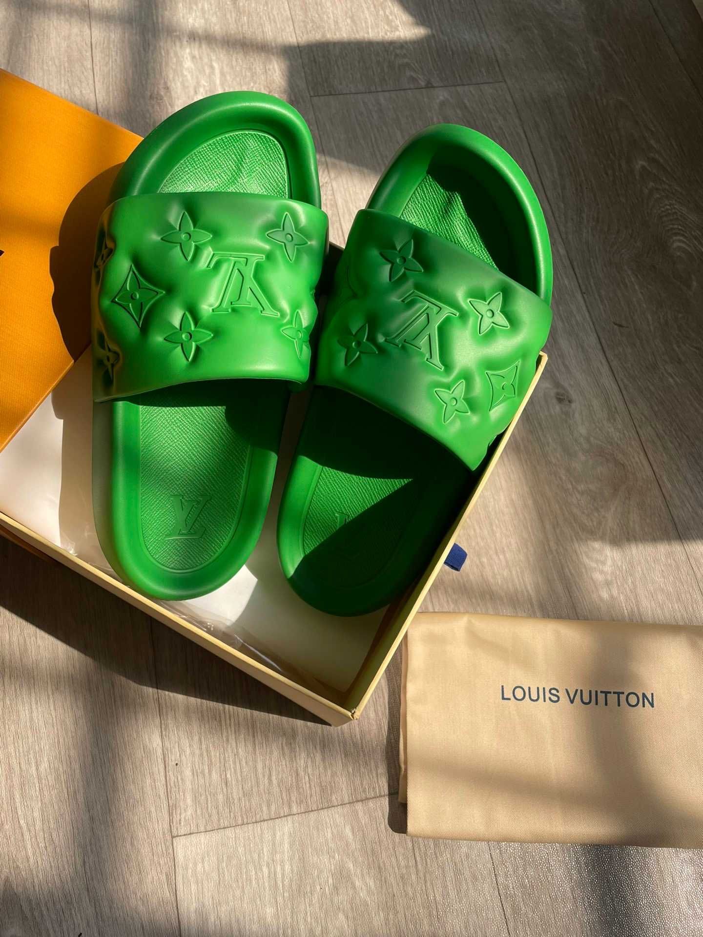 Papuci/slapi Louis Vuitton