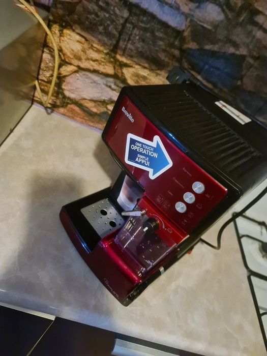 Aparat cafea Breville – Espresso, Cappuccino & Latte – Ca nou!

Este a