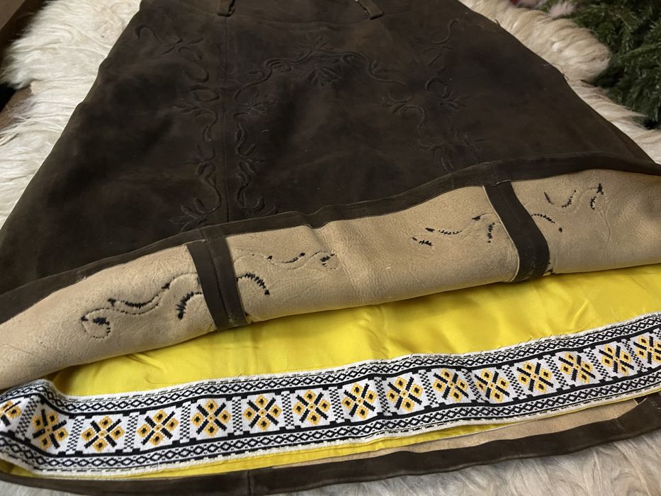 Fusta din piele cu broderie ( XS)