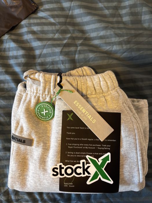 Светло сив Essentials летен екип (къси гащи и тениска)