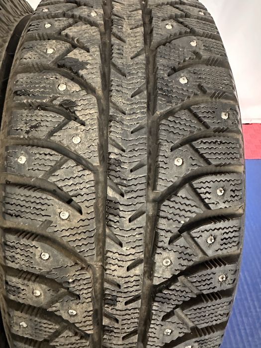 Резина зимняя с шипами 205/55//6 BRIDGESTONE