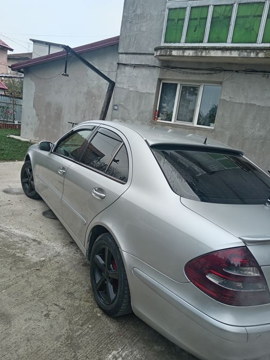 Vand sau schimb mercedes w211