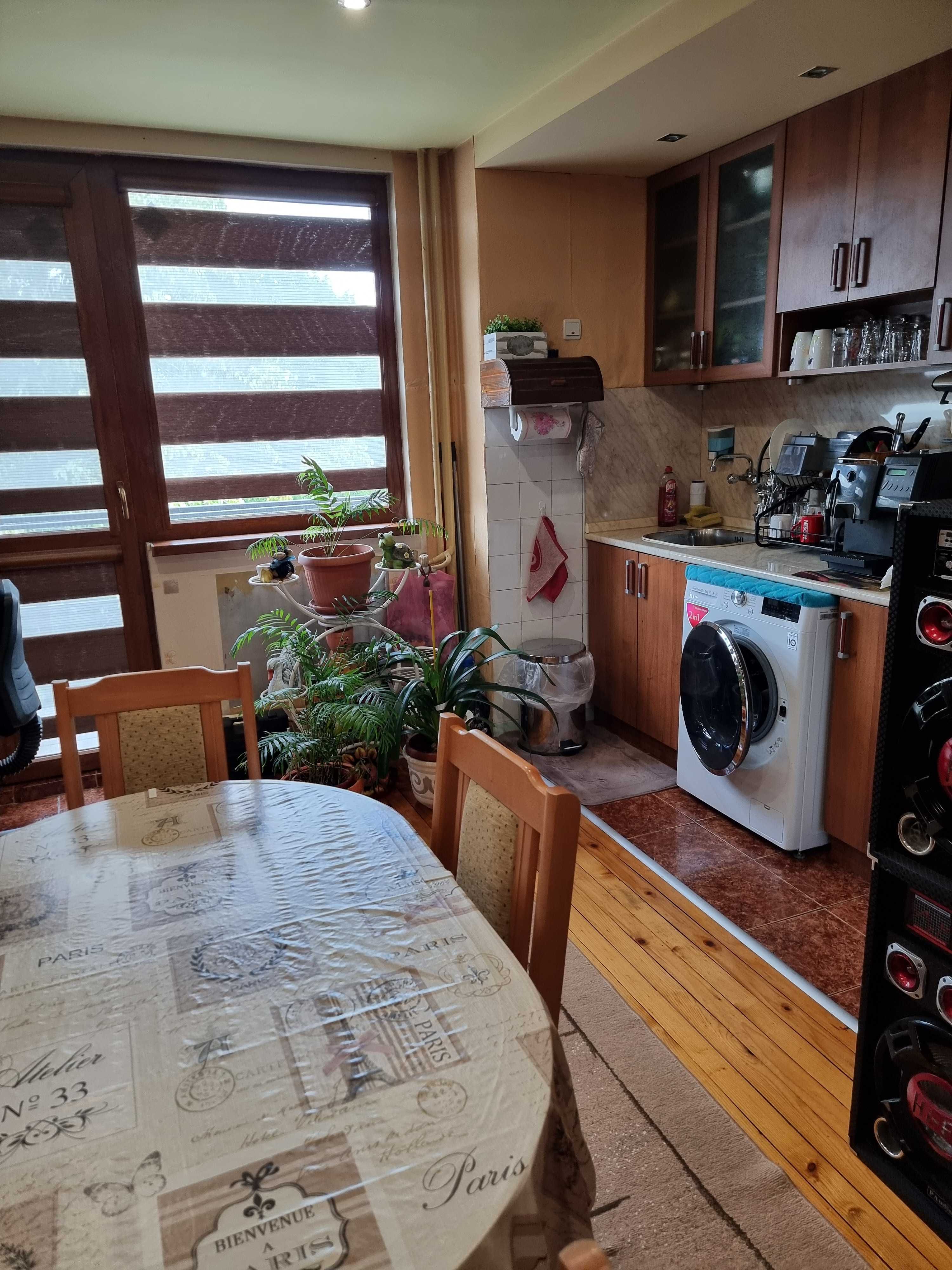 Продажба на етаж от къща