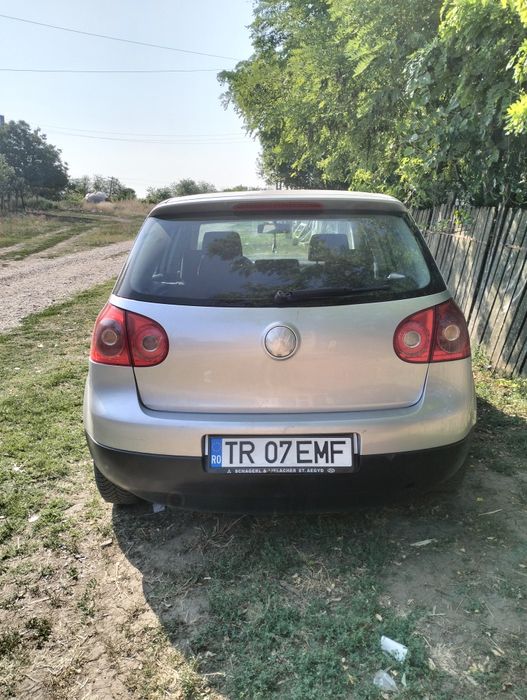 Vând Golf 5 motor 1.4 an 2004