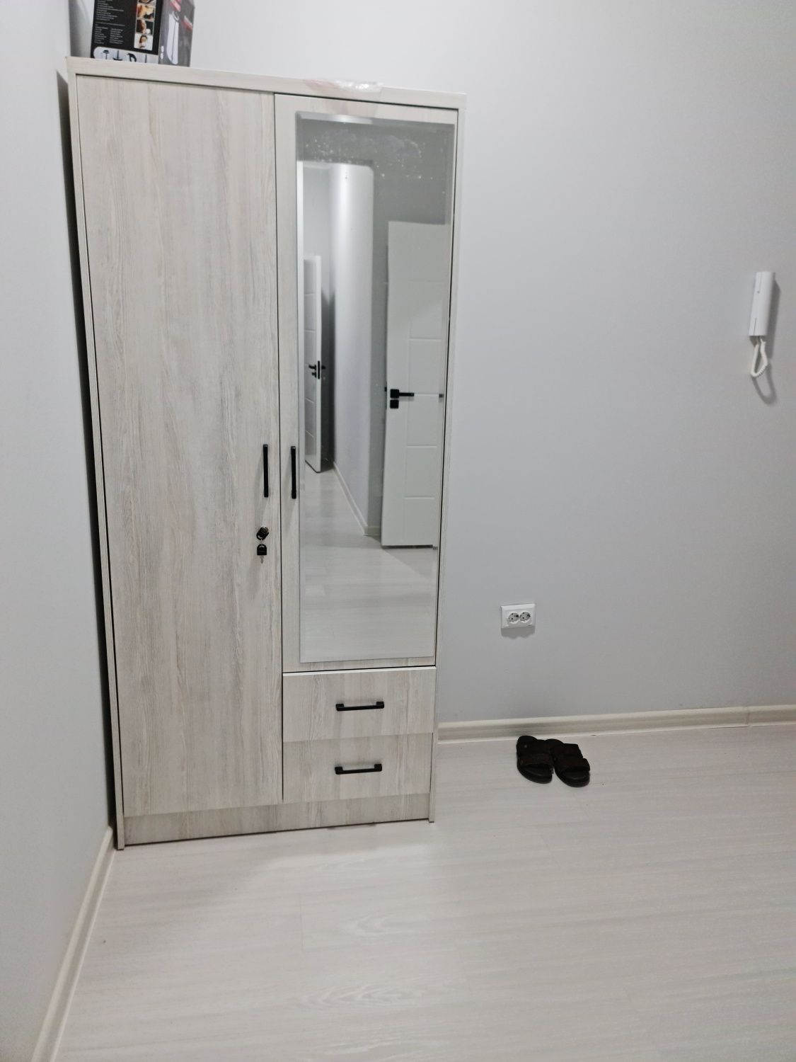 Sheriklikga kvartira 2xona 1 xonasi briladi 2kishi olinadi bez makler