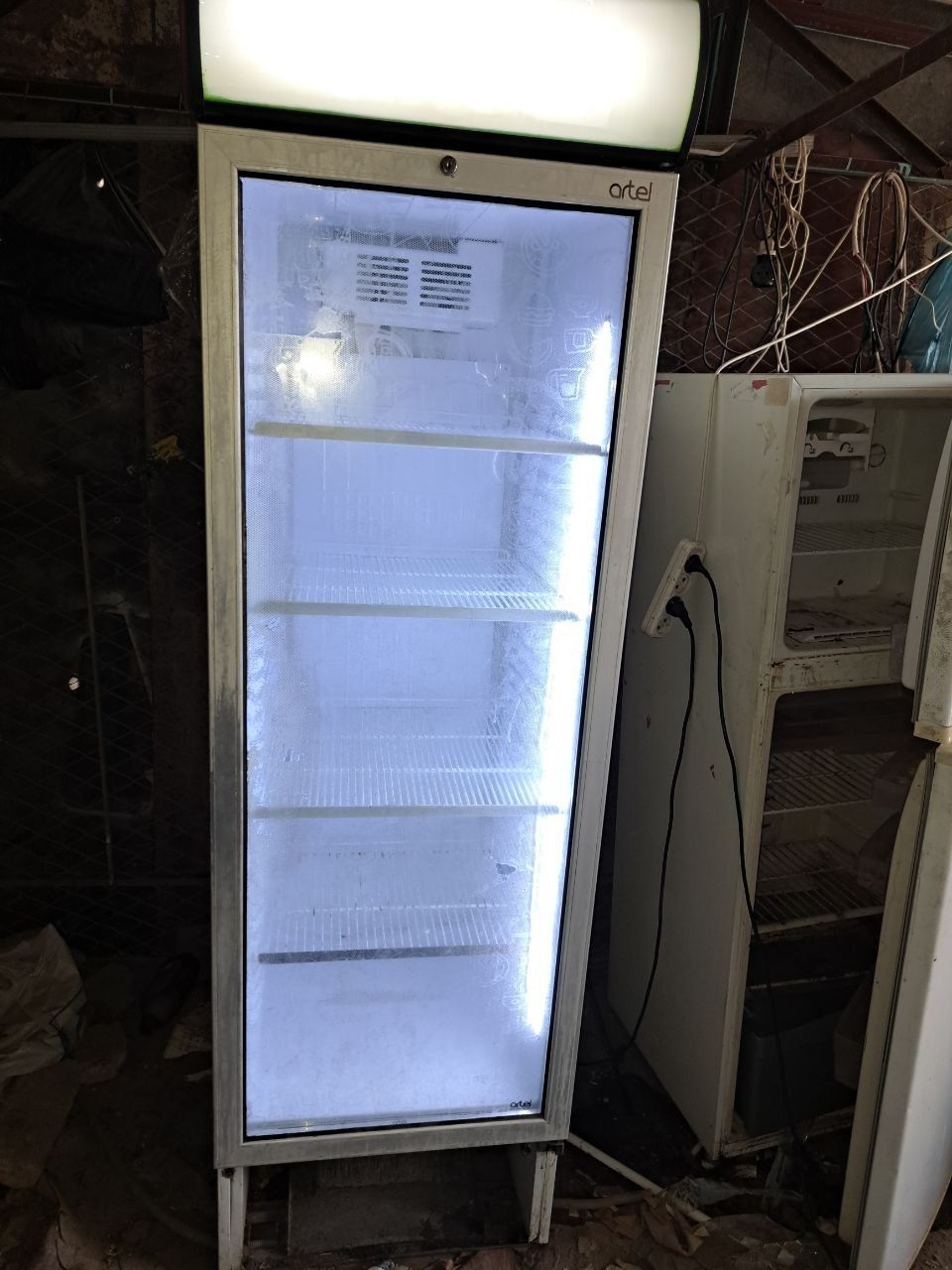 Продам витрины холодильник Артел