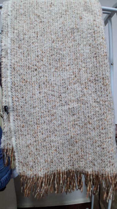 Fular dama potrivit pentru zile reci de iarna