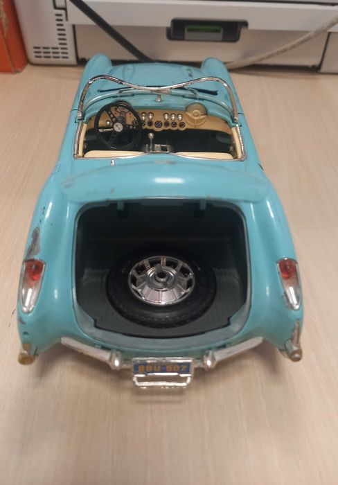 Метална кола chevrolet 1/18