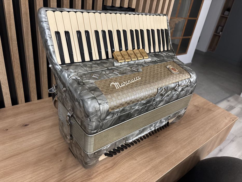 Acordeon italian Marincucii cu 120 de basi