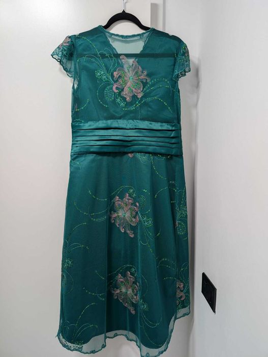 Vand rochie eleganta purtata o singura data ca nasa!