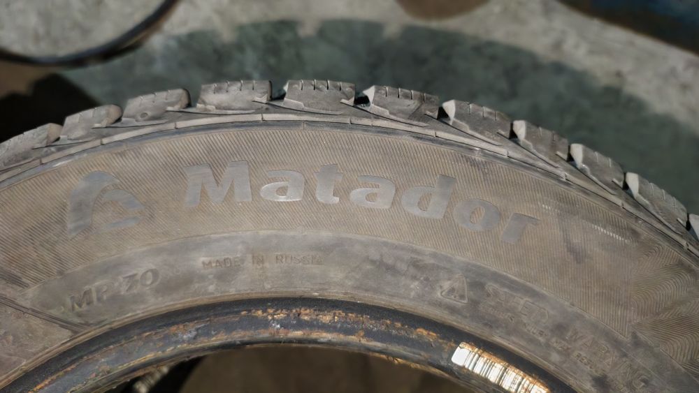 Продам комплект б.у   шипованных шин 185/65 r14