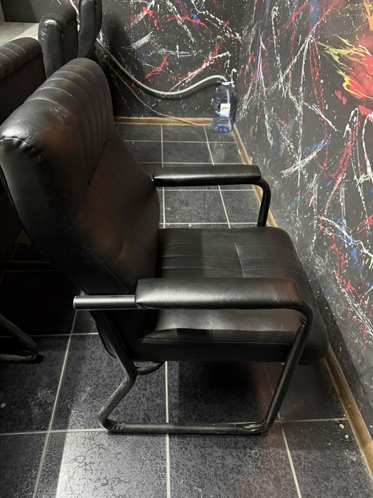 Kompyuterxona jihozlari stol,stul,reklamalar sotiladi