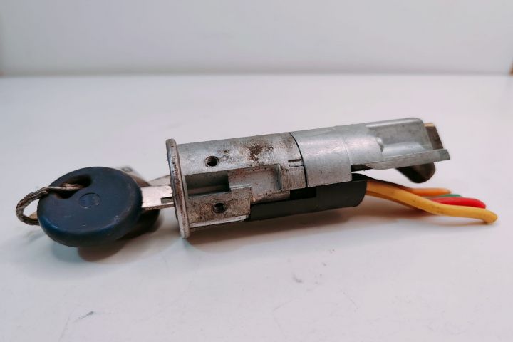 Contact Pornire cu Cheie 422407F / F3597 Renault Twingo prima generat