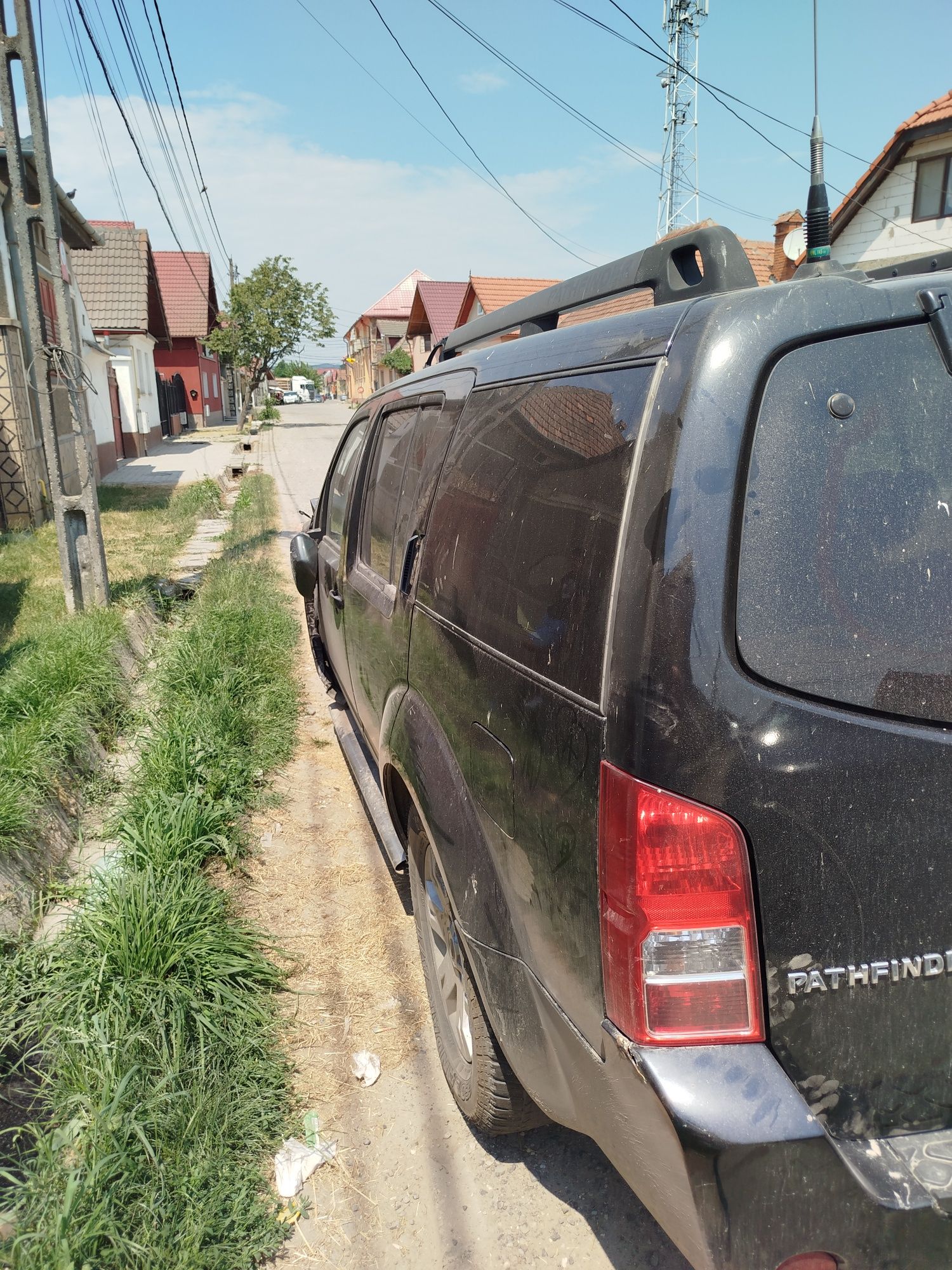 Nissan pathfinder 2007 motor 2500 173 cp  avariat partea stângă față