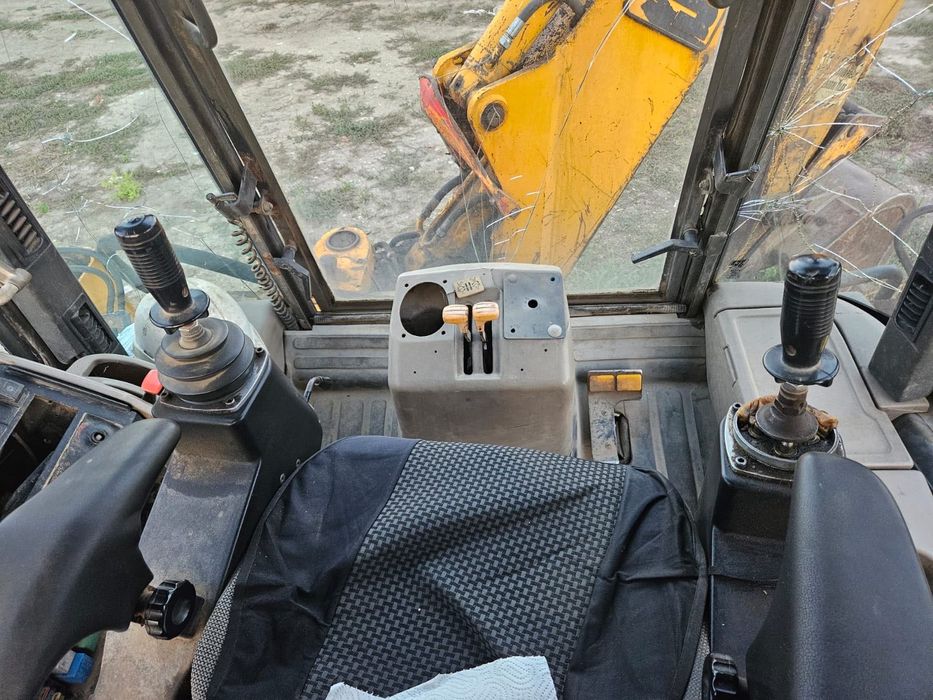 De vânzare – JCB 3CX- Loc.Battonya (Ungaria), la granița cu Arad.