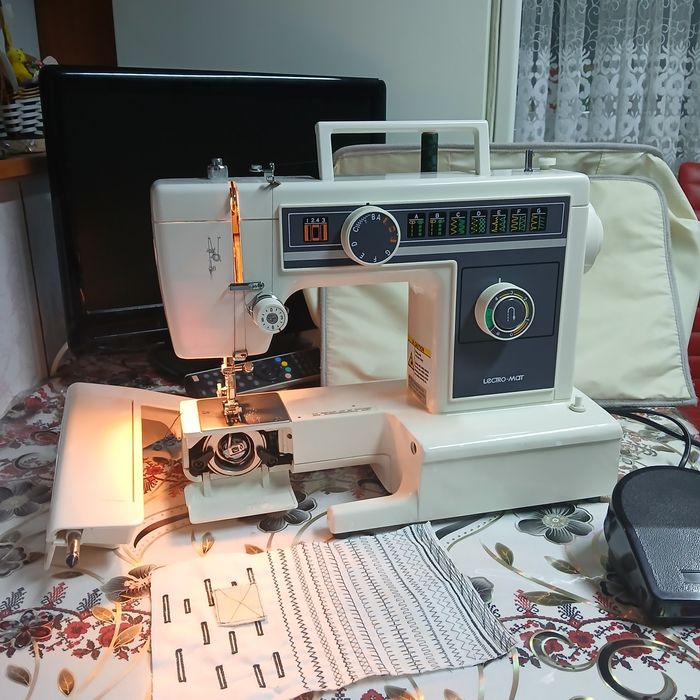 Masina de cusut LECTRO-MAT cu butoniera automata si multiple operatii