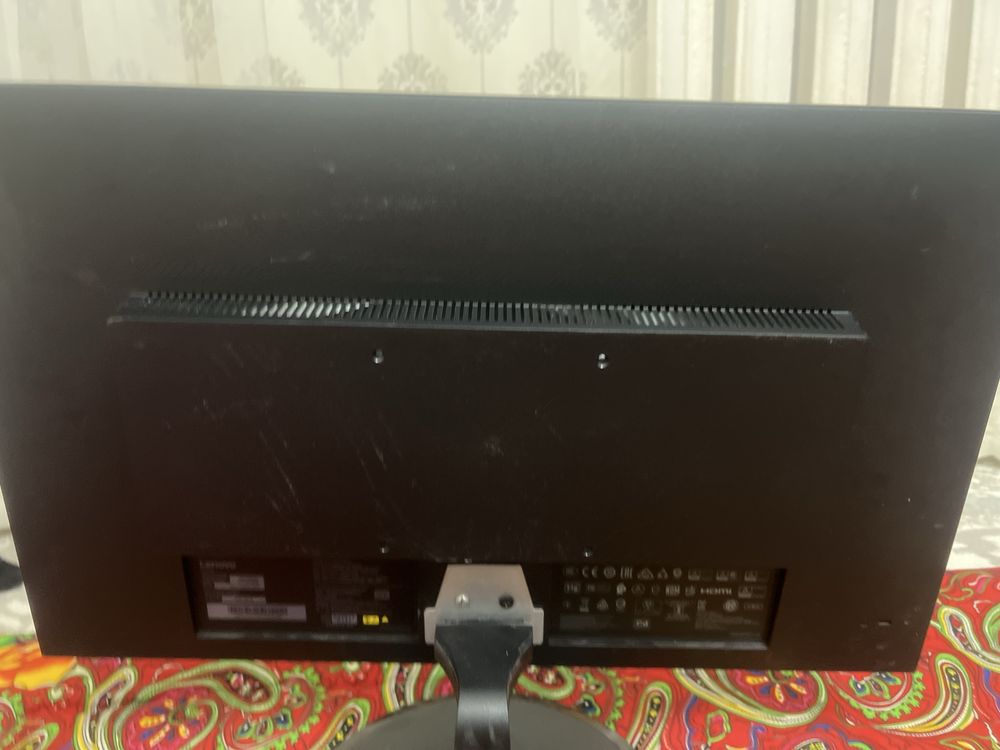 Монитор  lenovo 100V.1.5 A 60hz