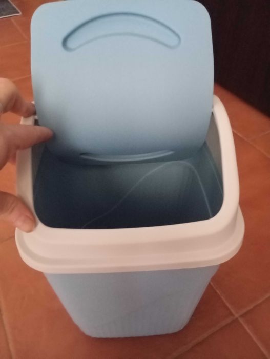 Vand cos de gunoi nou