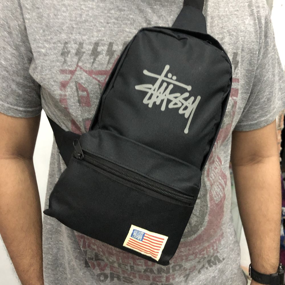Чантичка Stussy НОВА!!!