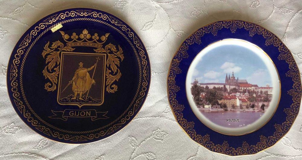 Порцеланови чинии син кобалт, декорирани със злато  Хихон и Прага нови