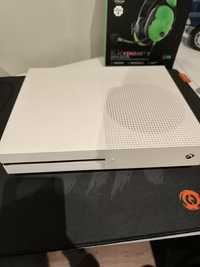 Xbox one s 1tb  със всичко нужно